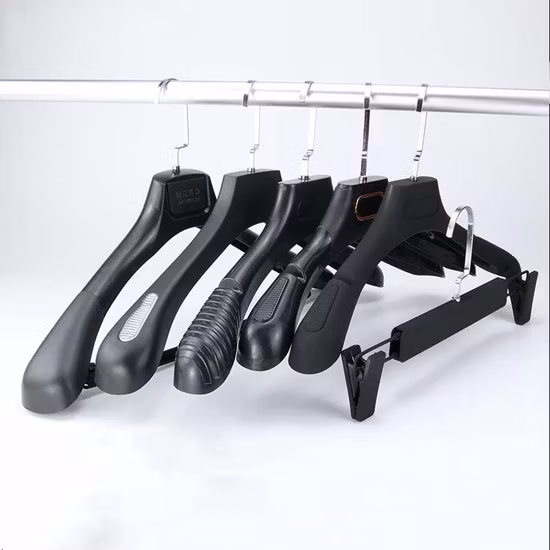 Suspensión plástica del estante del suéter del paño de la parte superior de la ropa para la ropa adulta con el gancho del metal y el logotipo modificado para requisitos particulares